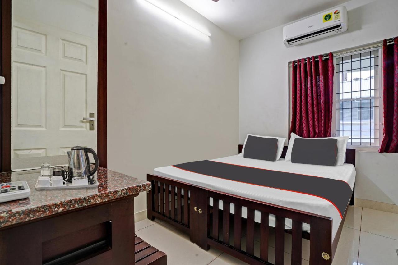 Collection O White House Pearl Hotel Kochi Exterior foto