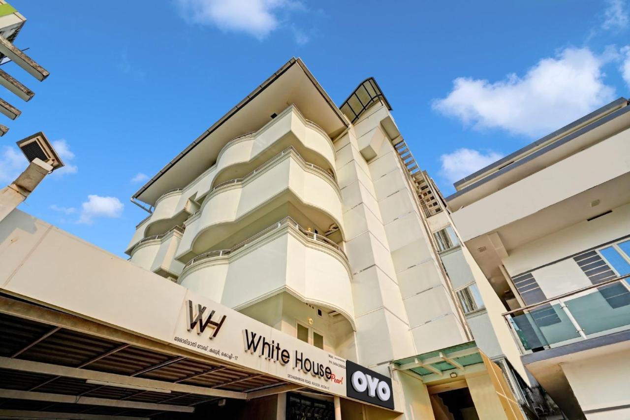 Collection O White House Pearl Hotel Kochi Exterior foto